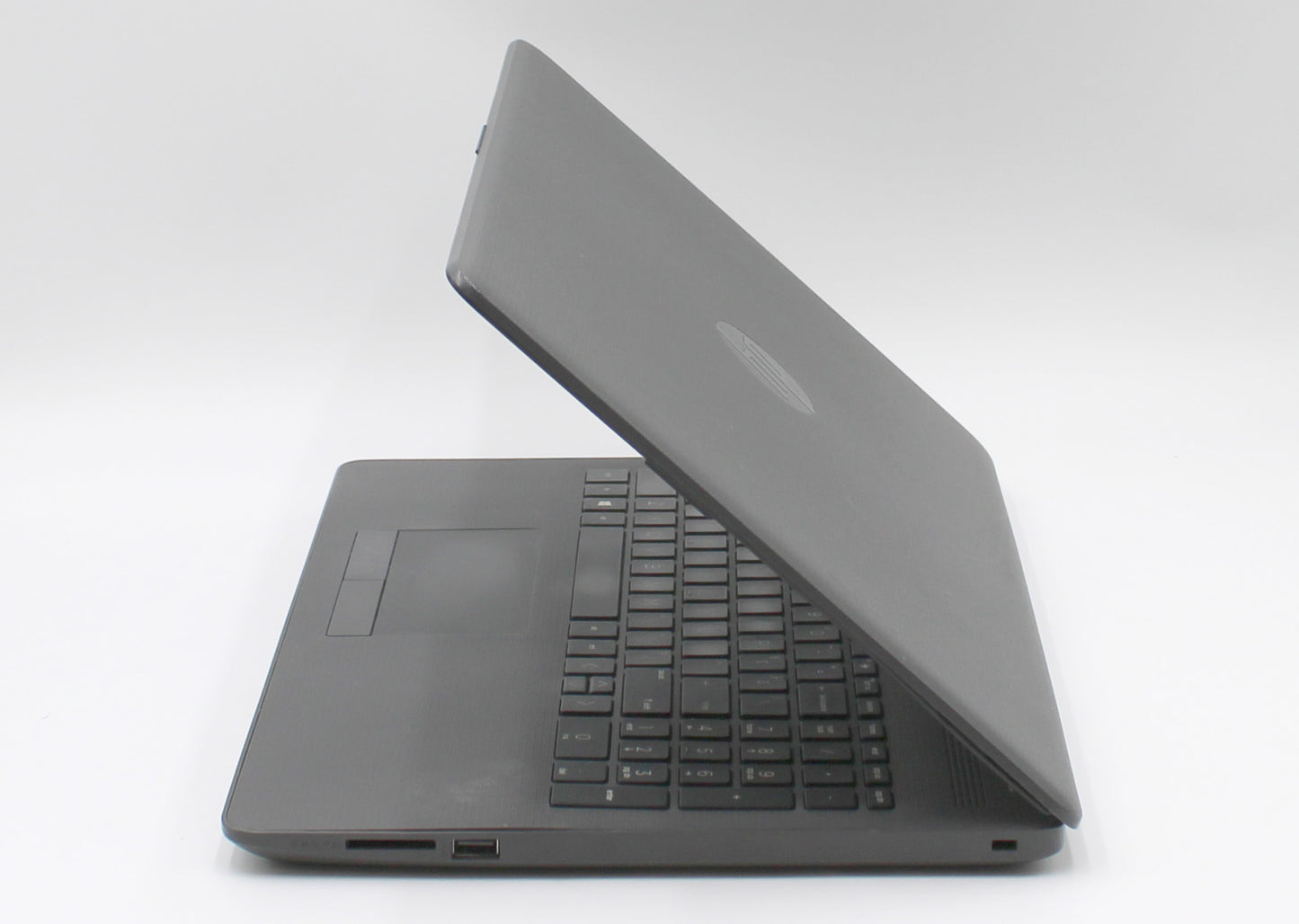 HP 250 G7 NoteBook i5-8265U 16GB 500GB SSD (Win. 11 Home)